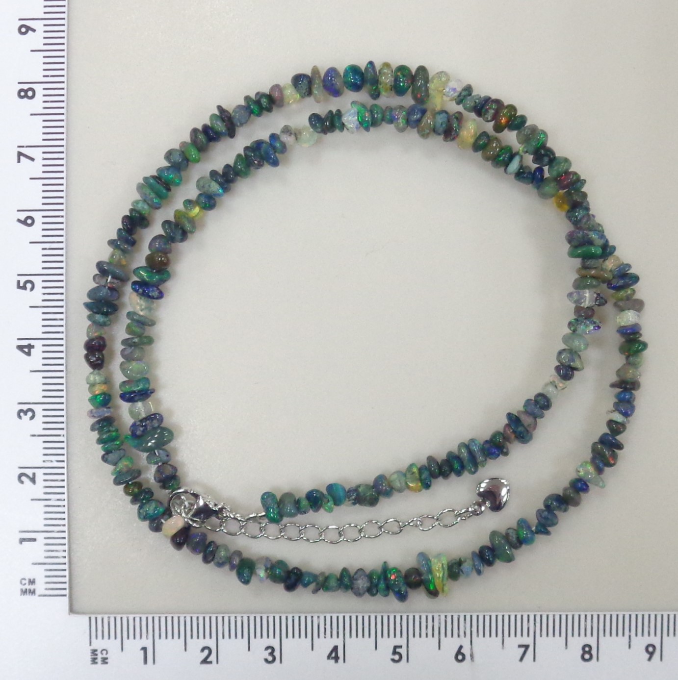 Бусы из опала